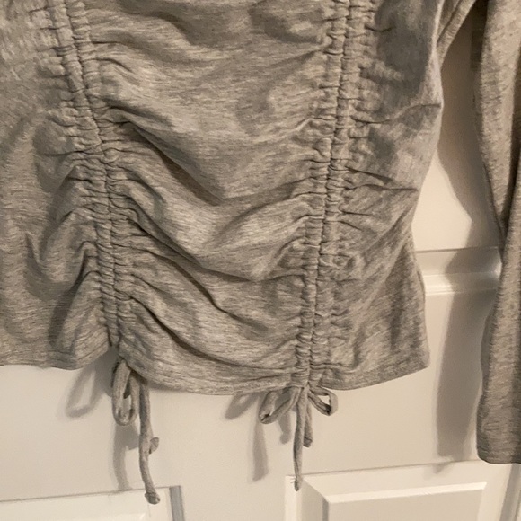 Derek Heart Ruched Top - Picture 2 of 3